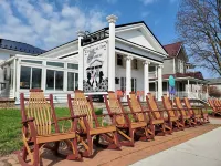 The Colonial Inn & Creamery Các khách sạn ở Burdett