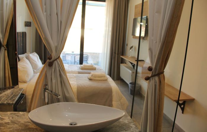 Alexiou Hotel