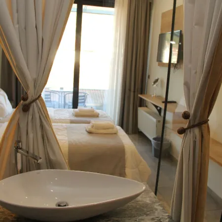 Alexiou Hotel