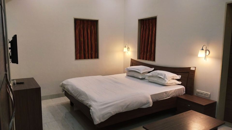 Pals Hotel