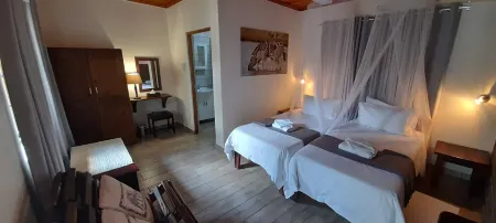 Ezulwini Game Lodge Отели рядом с достопримечательностью «Thanda Safari - Private Game Reserve»