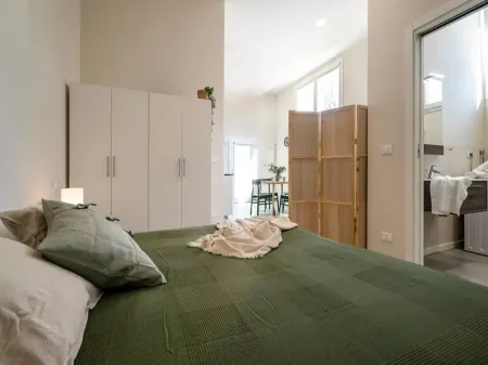 Charming Guest Room in Frassino, Italy with Private Entrance Отели в г. Gaiana