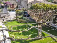 La Croix du Puits Hotels in Robion