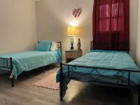 Cute 2BR Full Vacation Home near Spring River and Waterfall 샵 카운티 호텔