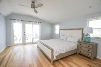 Beach Haven Getaway, Family Friendly, Spectacular Sunsets over Mordecai Island. Hotels in Beach Haven