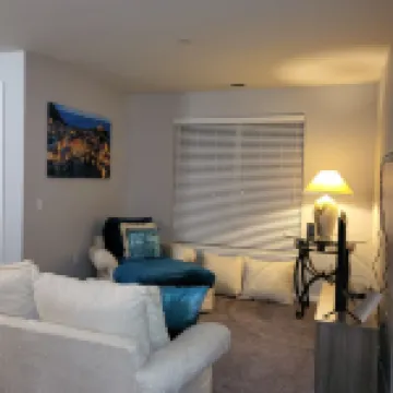 Stylish and Spacious, Close to the Hospital