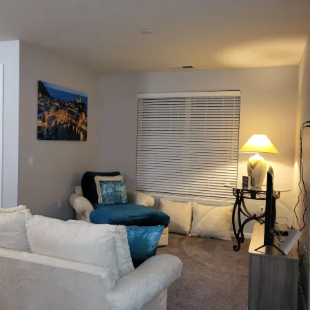 Stylish and Spacious, Close to the Hospital