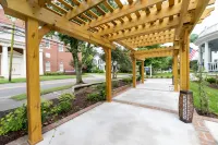 Historic Charm and Ensuite Luxury - Elegant Edenton Escape 이든턴 호텔