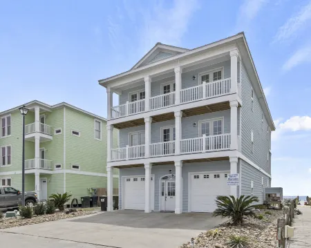 Stunning Oceanfront Escape - Private Pool, Hot Tub, Elevator