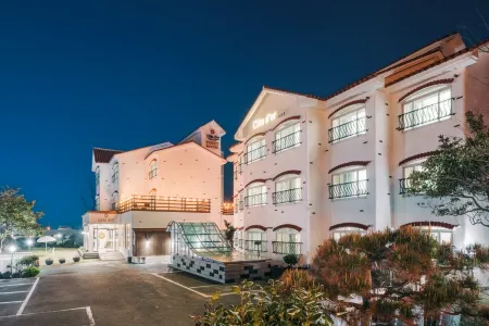 Cote Dor Hotel Отели рядом с достопримечательностью «Dangcheomuldonggul Cave»