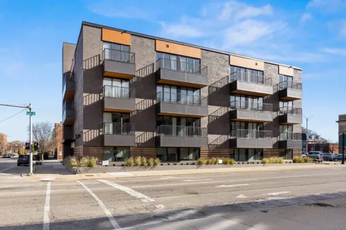 Modern 2 Bed in the Heart of Downtown Bloomington