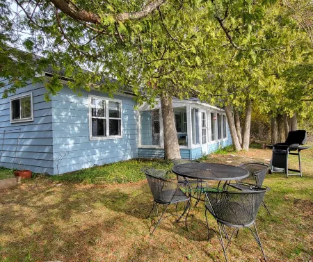 Stunning Shoreline and Cozy Retreat - Idyllic Michigan Haven