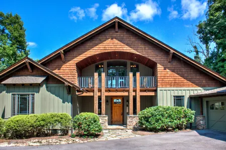 Breathtaking Long-Range Views and Home Theater - Exquisite Mountain Haven