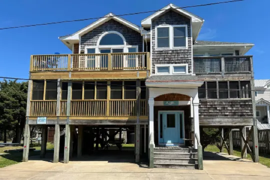 Spacious Outdoor Living and Loft Escape - Charming Coastal Retreat