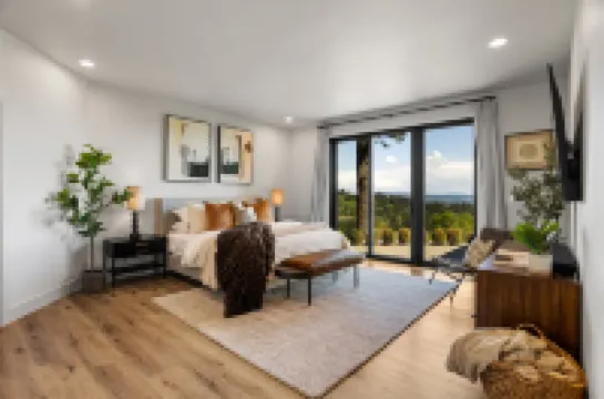 Escape to Wine Country, Luxurious Getaway Awaits! Hotels in 