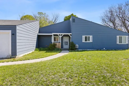 Stylish Urban Retreat and Cozy Comforts - Elegant Getaway