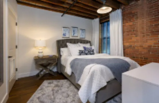 Premium Amenities Retreat - Pool, Gym, Free Parking