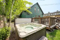 Charming Retreat - Hot Tub, Fire Pit, Rainfall Shower