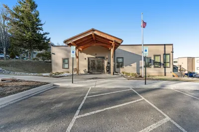 Lovely ski-in/out condo with gorgeous mountain views and shared tennis court Hotels near Sugar Mountain Ski Resort