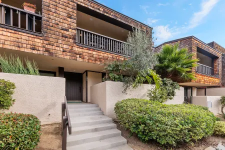 Panoramic Ocean Views and Luxury Amenities - Charming Coastal Haven