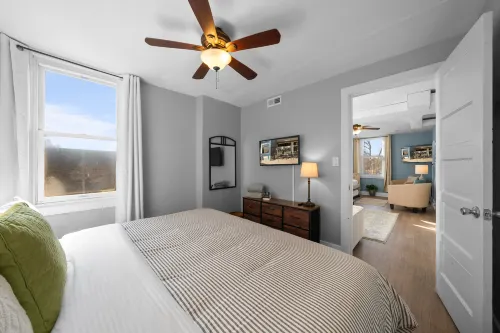 Broad Street Suite 1 |Parking Available |Downton |Walkable |Above Restaurant | King & Queen Bedroom Hotels in Geneva