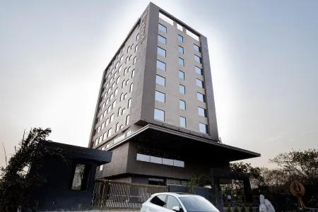 The Monarch at Chakan Midc, Pune Отели в г. Бгамболи