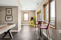 Hot Tub, Scenic Views, Game Room, Spacious Deck - Cozy Mountain Haven