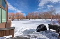 Golf Course Views and Access to Pool and Hot Tub - Charming Mountain Escape