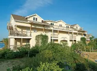 Scenic Harbor Views and Private Deck - Luxurious Waterfront Retreat Hotels in Hyde County