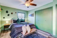 Spacious Living Area and High-End Kitchen - Charming Nature Retreat