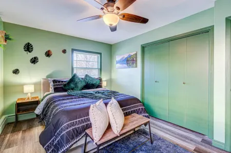 Spacious Living Area and High-End Kitchen - Charming Nature Retreat