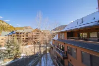 Pool, Hot Tub and Balcony Retreat - Cozy Mountain Haven Hotels in East Keystone