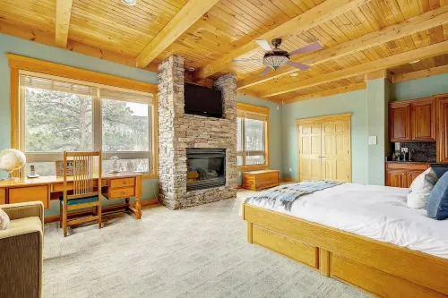 Secluded and Spacious Mountain Getaway