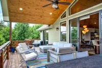 Mountain Views and Hot Tub - Tranquil Retreat with Gourmet Kitchen