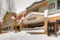 Gourmet Kitchen and Scenic Ski Area Views - Luxurious Mountain Haven