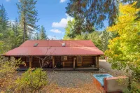 Rustic Charm and Private Hot Tub - Inviting Forest Retreat