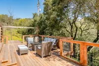 Luxe home with pool table, jetted tub, steam shower, central AC & garage