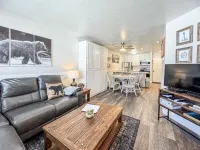 Inn Building Condo #112 -updated beautiful condo Hotel a Garden City