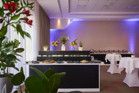 Hotel NH Vienna Airport Conference Center Отели в г. Фишаменд