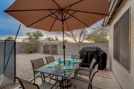 Private Heated Pool and Spacious Outdoor Oasis - Tranquil Family Haven