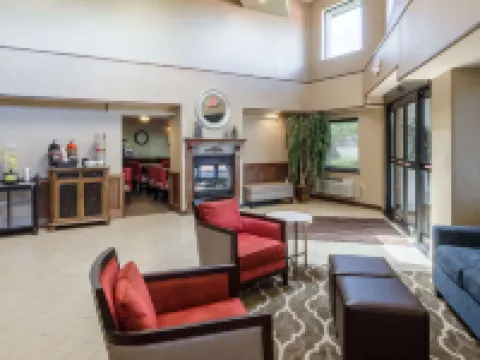 Comfort Inn & Suites Hotels in West Springfield