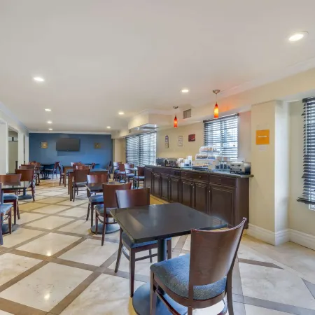 Best Western Plus Marina Shores Hotel