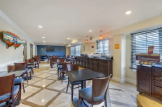 โรงแรมเบสท์เวสเทิร์นพลัส มารีน่าชอร์ส โรงแรมในดาน่าพอยต์