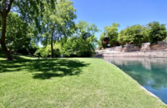 Stunning River Views and Cozy Comfort - Idyllic Vacation Haven