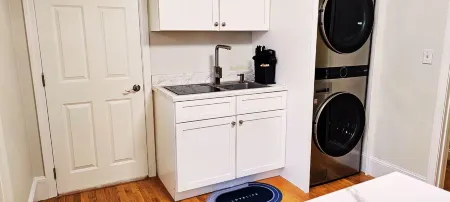 Charming 2-bedroom apartment with WiFi, AC in superb Canton Отели в г. Кантон