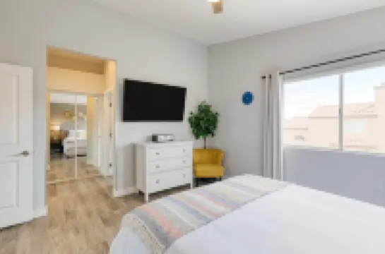 Stunning Oasis with Pool and Hot Tub - Luxury Desert Retreat