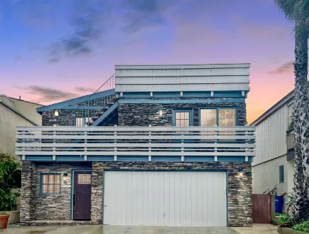 Rooftop Fire Pit and Beach Gear - Charming Coastal Escape