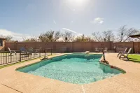 *NEW* Beautiful Private Desert Retreat! Gorgeous! Hot Tub and Pool!