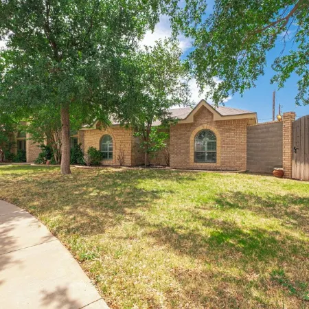 Right at Home-Midland Sprawling Ranch House with Pool Cabana and Playground