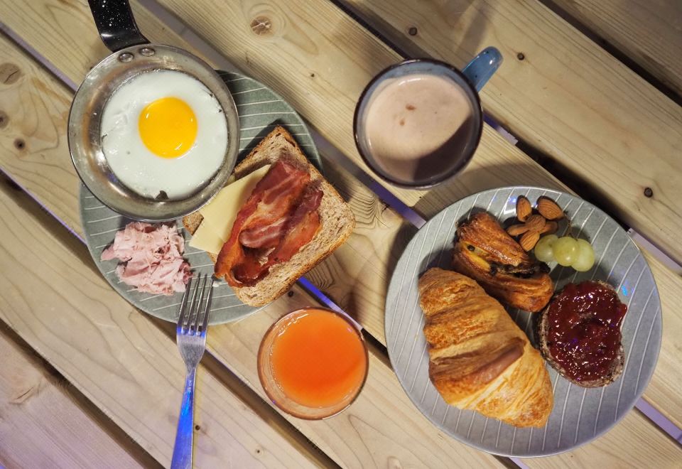 조스트 호텔 릴 센터의 모던한 객실 내부 사진